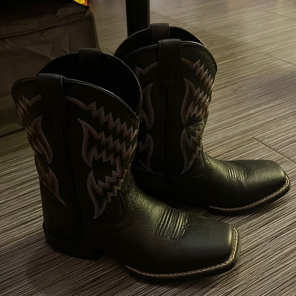 Black kids ariat boot